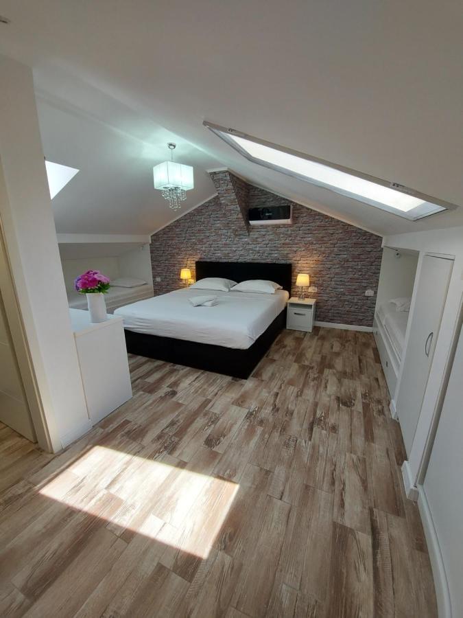 Kevin&Jessica Rooms Giarmata Bagian luar foto