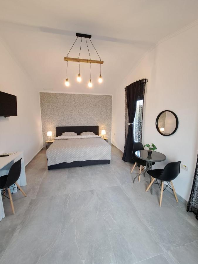 Kevin&Jessica Rooms Giarmata Bagian luar foto