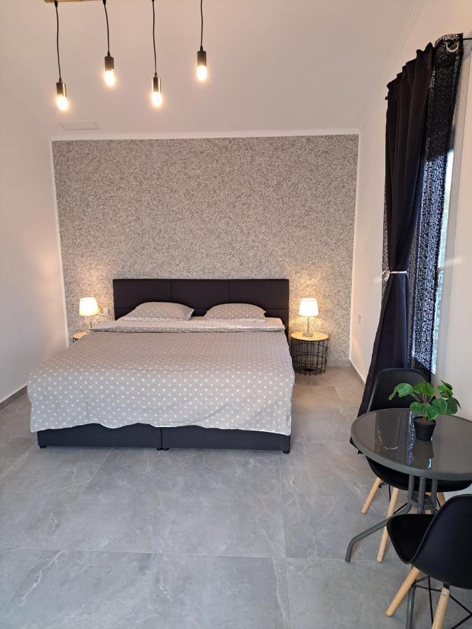Kevin&Jessica Rooms Giarmata Bagian luar foto