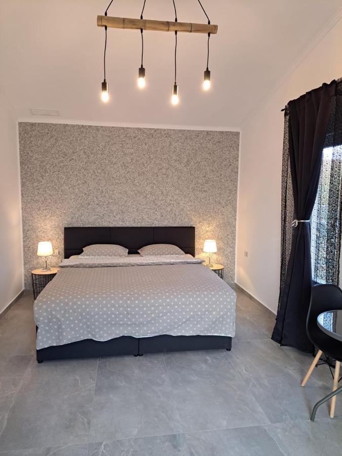 Kevin&Jessica Rooms Giarmata Bagian luar foto