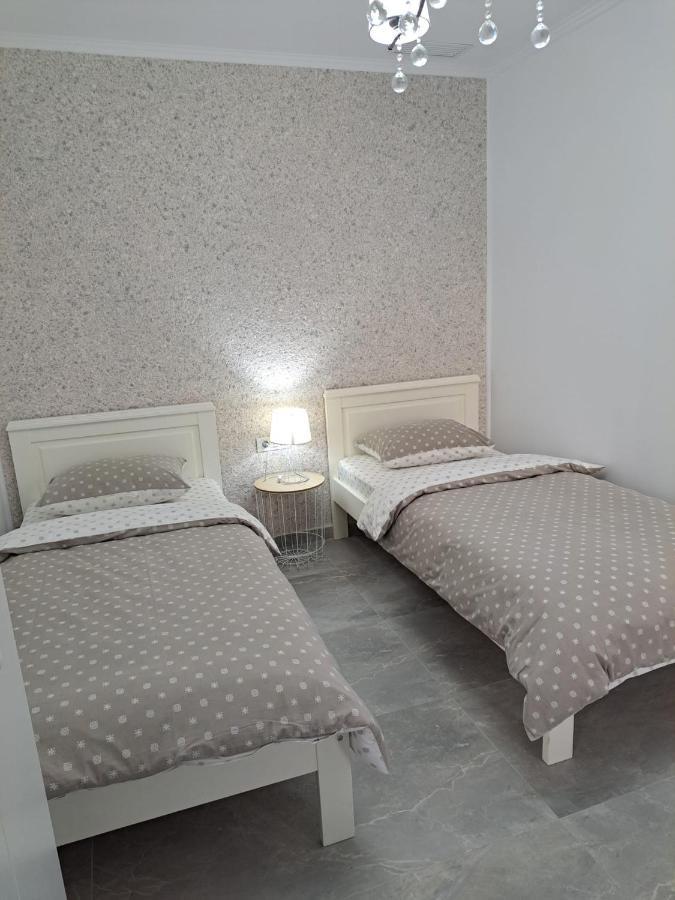 Kevin&Jessica Rooms Giarmata Bagian luar foto