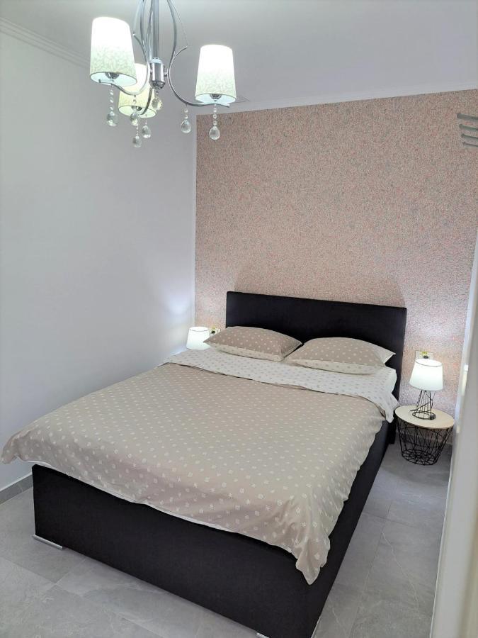 Kevin&Jessica Rooms Giarmata Bagian luar foto