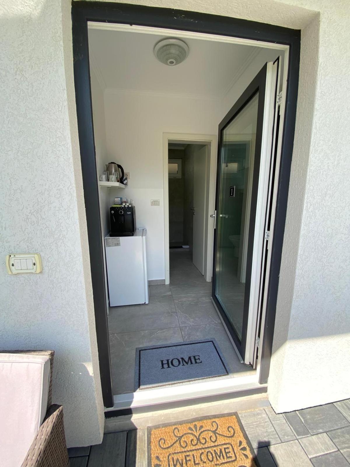 Kevin&Jessica Rooms Giarmata Bagian luar foto